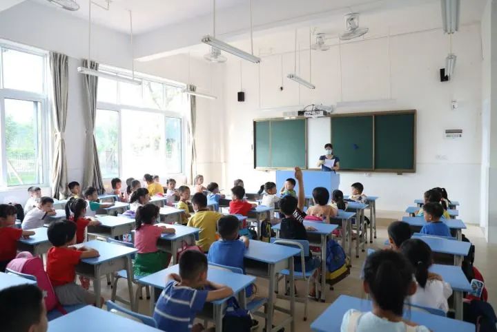 佛冈县第四小学,佛冈县第四小学校长