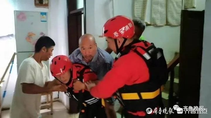 鲁A、鲁M、鲁K 新乡整条街都是山东救援队!网友:可以永远相信山东