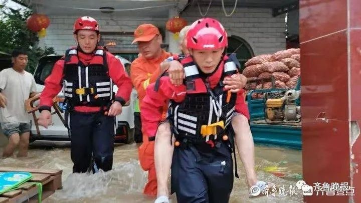鲁A、鲁M、鲁K 新乡整条街都是山东救援队！网友：可以永远相信山东