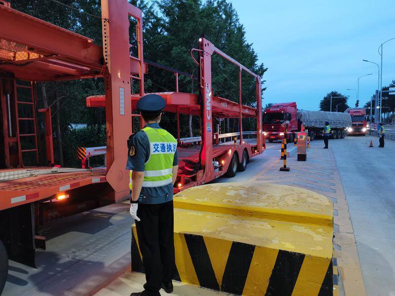 “凌晨4点还在查车，我服了！”交通、公安联合查车“不打烊”
