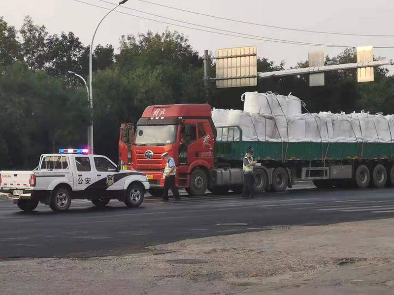 “凌晨4点还在查车，我服了！”交通、公安联合查车“不打烊”