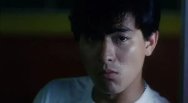 刘德华的脸部轮廓似张彻早逝的爱将傅声,洋溢青春和无穷的精力,但线条