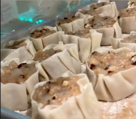 看着就很不错！詹姆斯妻子萨瓦娜INS晒中式蒸饺