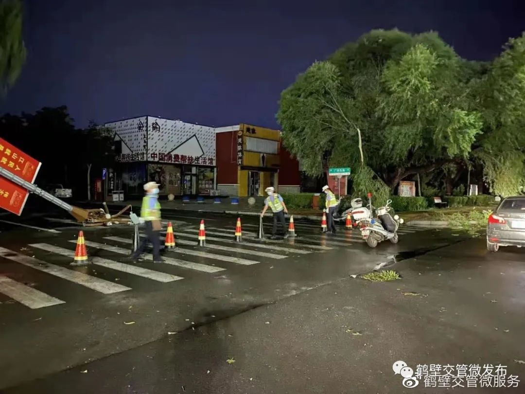 正能量丨暴风骤雨显担当，鹤壁交警全警动员保障人民群众生命财产安全