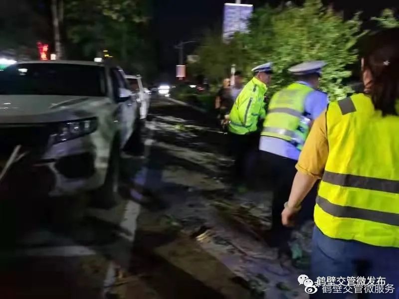 正能量丨暴风骤雨显担当，鹤壁交警全警动员保障人民群众生命财产安全