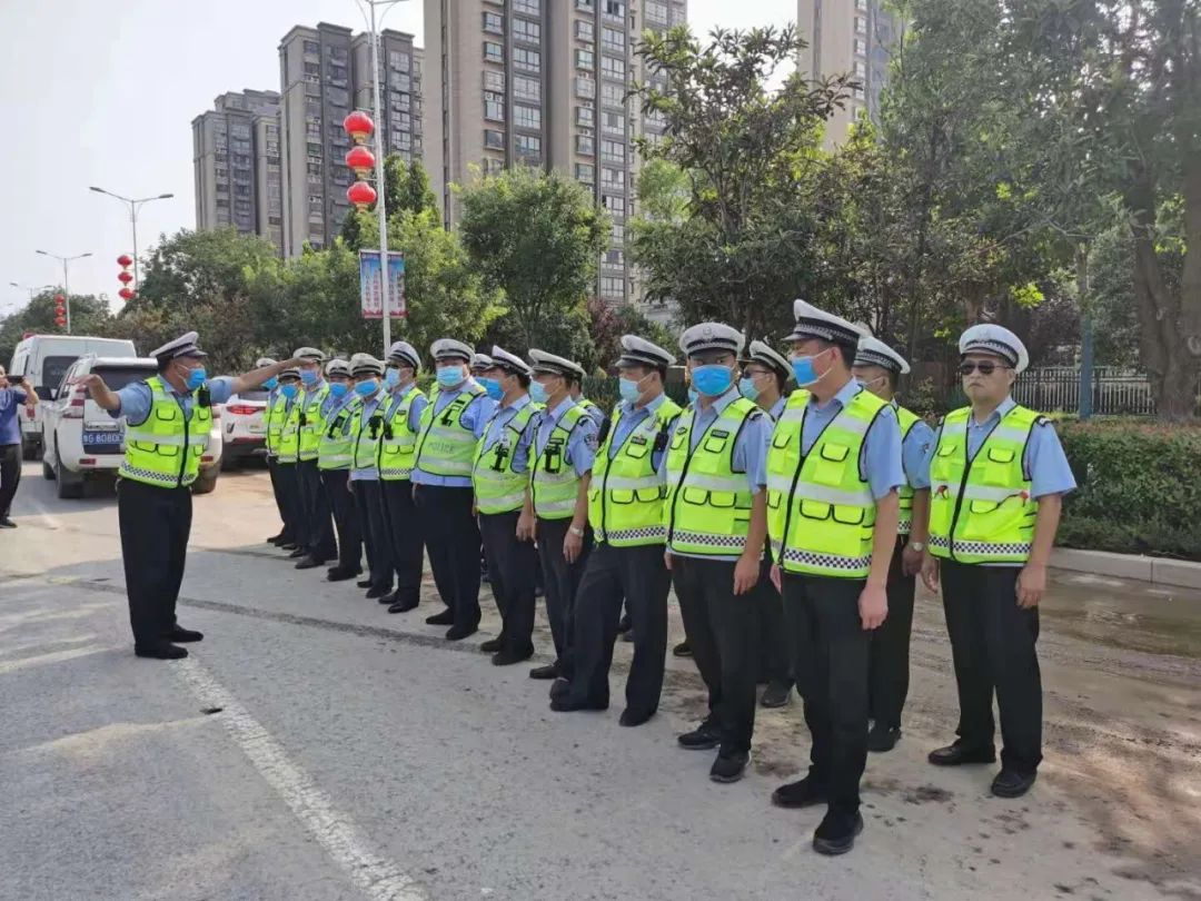 正能量丨暴风骤雨显担当，鹤壁交警全警动员保障人民群众生命财产安全