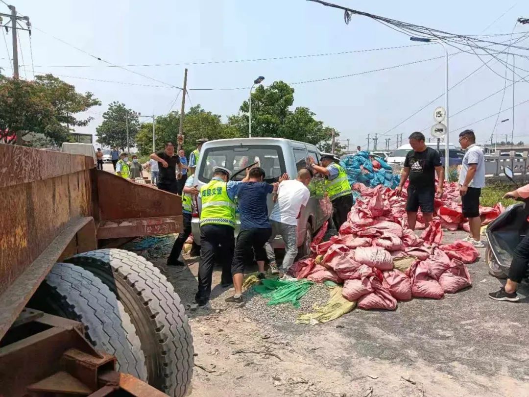 正能量丨暴风骤雨显担当，鹤壁交警全警动员保障人民群众生命财产安全