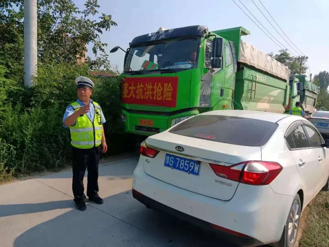 正能量丨暴风骤雨显担当，鹤壁交警全警动员保障人民群众生命财产安全