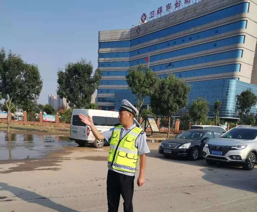 正能量丨暴风骤雨显担当，鹤壁交警全警动员保障人民群众生命财产安全