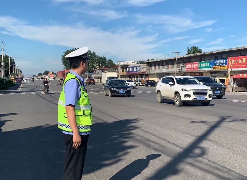 正能量丨暴风骤雨显担当，鹤壁交警全警动员保障人民群众生命财产安全