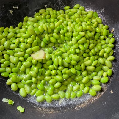 炒毛豆的做法,外婆菜炒毛豆的做法