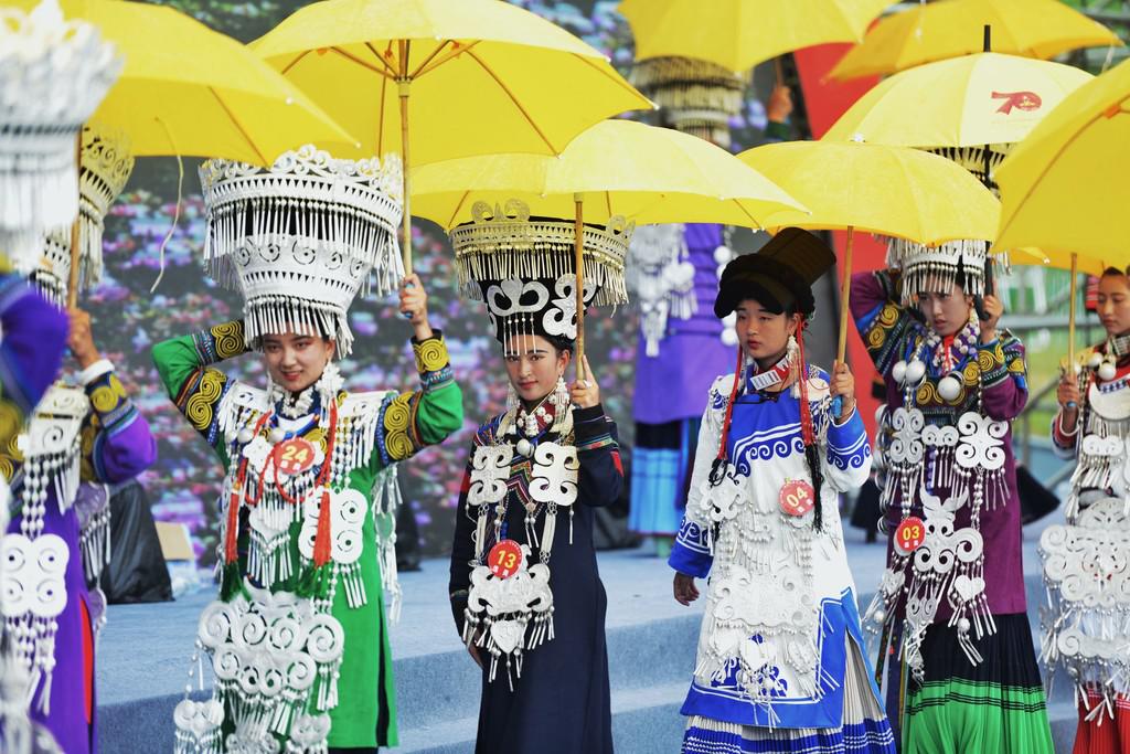 火把节是哪个民族的(趣说凉山：彝家火把节 盛大“朵乐荷”)