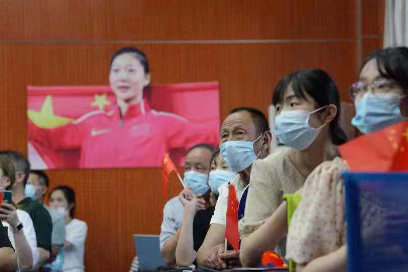 女子撑竿跳徐惠琴晋级(飞跃东京！嘉兴姑娘徐惠琴获奥运女子撑竿跳第八名背后的故事)