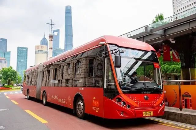 公交车、地铁内也可以约会？上海十大非常非常特别的“景点”你都打卡了吗