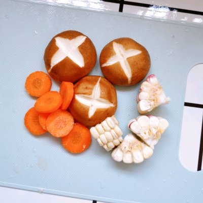 雞腿飯?jiān)趺醋?雞腿飯?jiān)趺醋龊贸杂趾?jiǎn)單