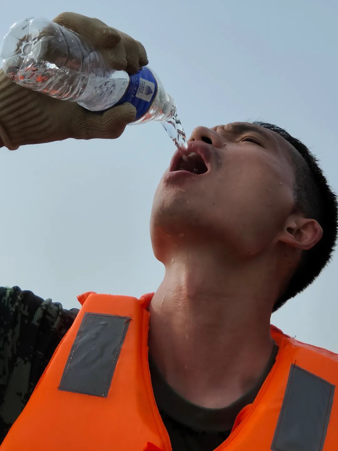 最好的七夕礼物！这对抗洪军人订婚了