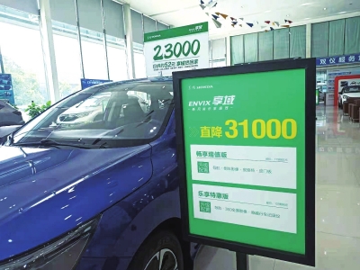 探访汛情疫情下的郑州汽车4S店 芯片短缺修车难 客流量下降明显