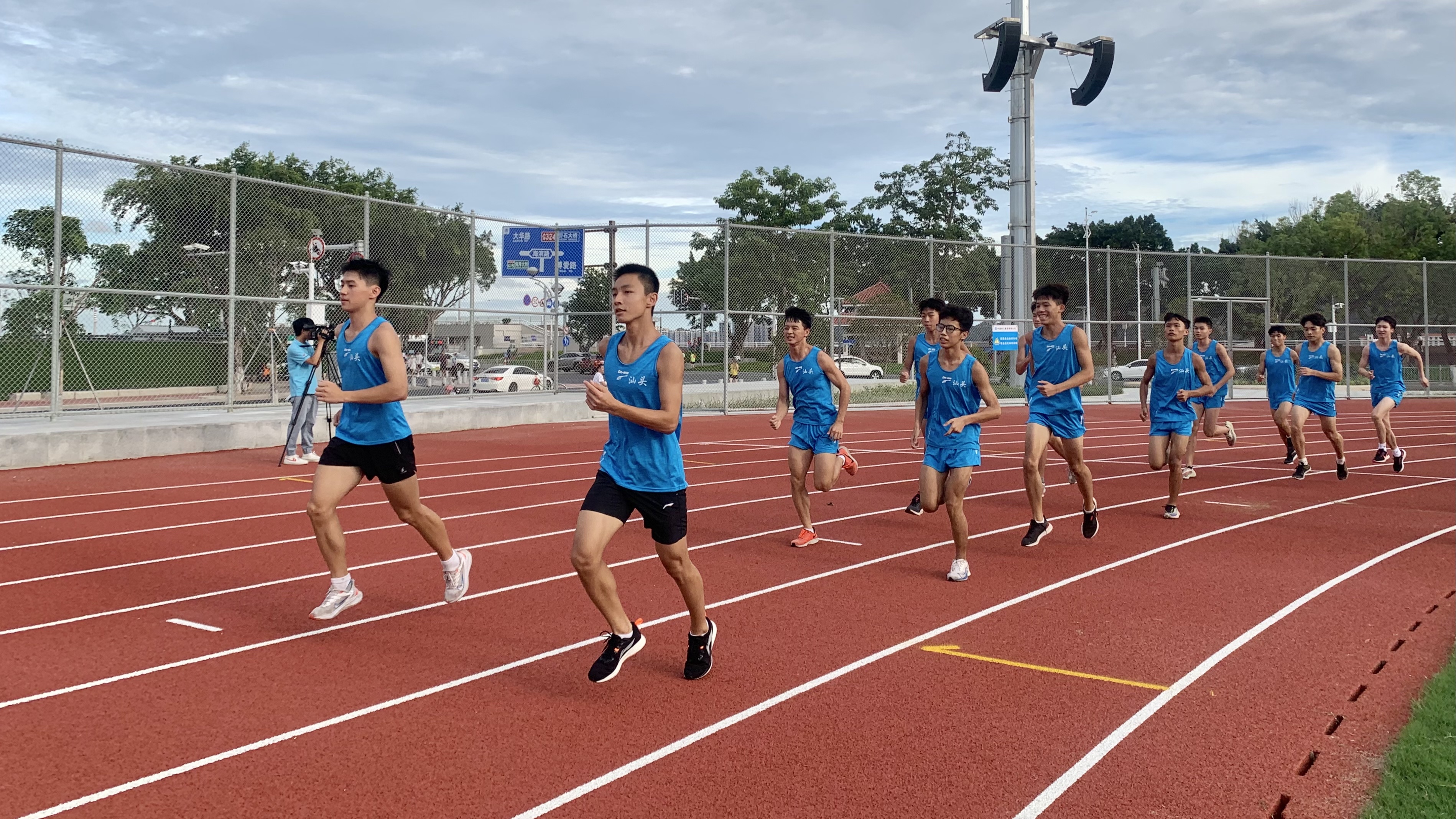 汕头哪里有篮球比赛(汕头市人民体育场升级改造后首秀，新建篮球、羽毛球等场地)