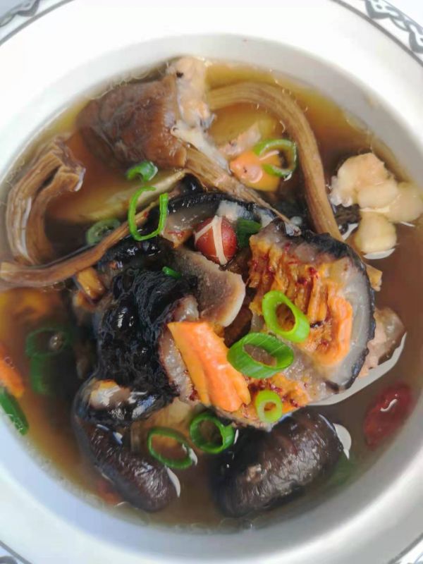 广东鹿骨煲汤的做法(香浓鹿骨煲汤的烹饪诀窍)