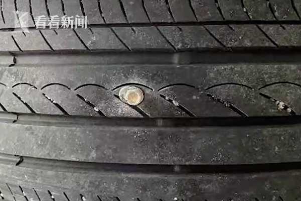 多辆车被人故意扎破轮胎？业主：钉子都是全新的