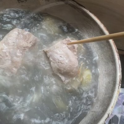 梅菜扣肉这样做实在太美味，碗盘都要舔干净