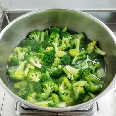 蒜蓉西蘭花的做法,蒜蓉西蘭花的做法步驟