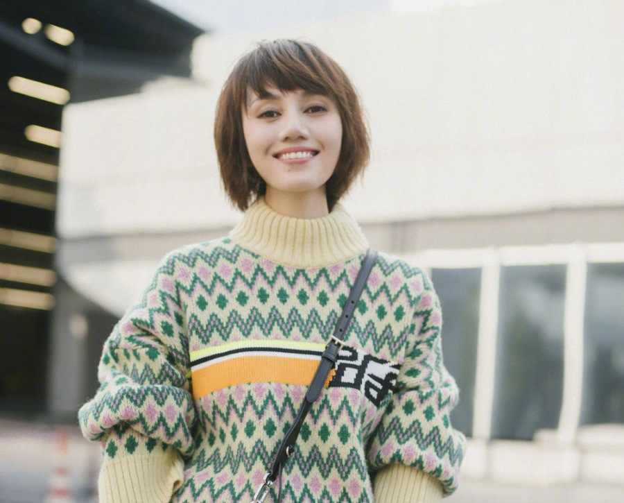 袁泉女儿曝光，母女同行现身餐厅，11岁夏哈哈继