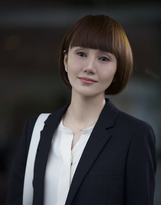 袁泉女儿曝光，母女同行现身餐厅，11岁夏哈哈继