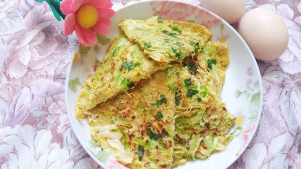 卷心菜饼怎么做（低脂低盐的包菜鸡蛋饼教程）