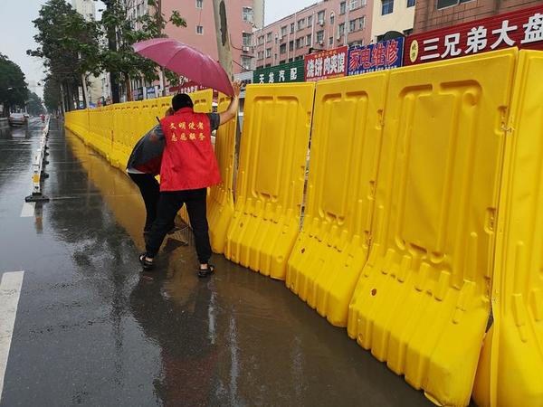 图集｜风雨无阻“志愿红”！你们是初秋最温暖的颜色