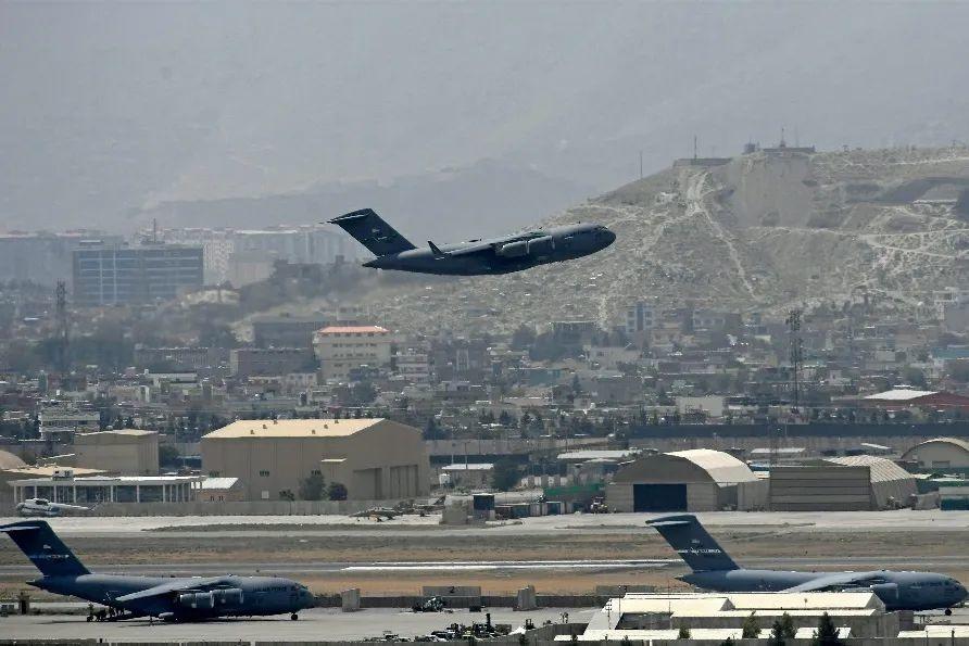 英国退伍军人滞留喀布尔，自行“定制”徒步撤离线路，计划带400人穿越边境