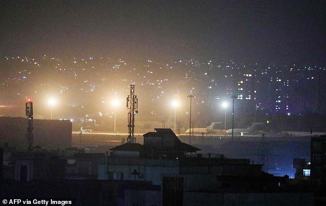 英国退伍军人滞留喀布尔，自行“定制”徒步撤离线路，计划带400人穿越边境