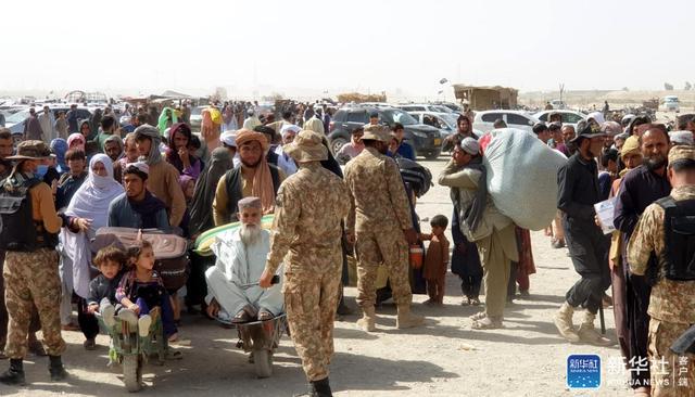 英国退伍军人滞留喀布尔，自行“定制”徒步撤离线路，计划带400人穿越边境