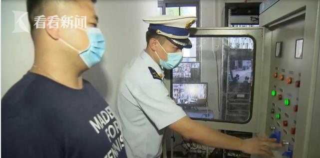 开学第一天：消防部门入学校检查授课