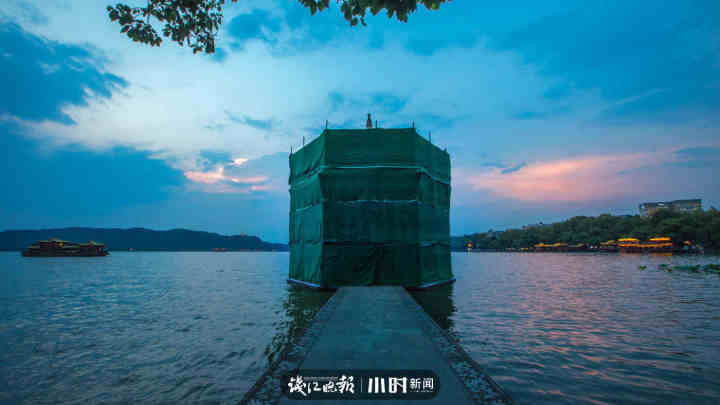 好摄|西湖边拍日落最有名的集贤亭,怎么被“包裹”起来了?