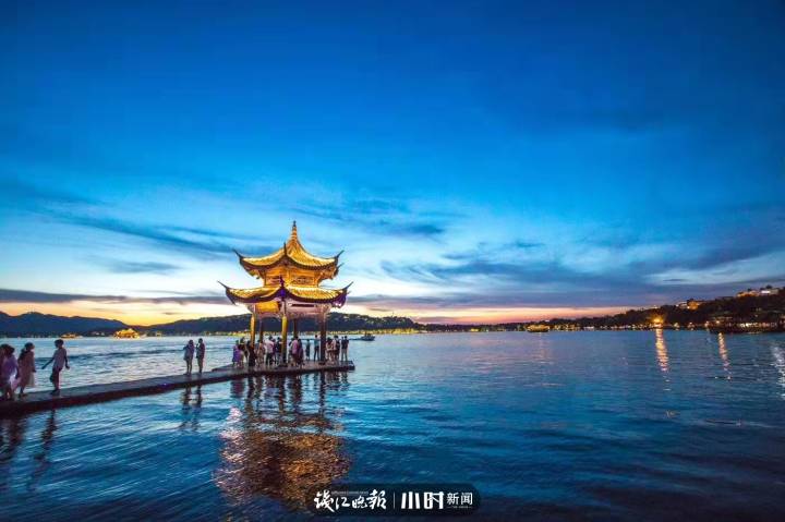 好摄|西湖边拍日落最有名的集贤亭,怎么被“包裹”起来了?