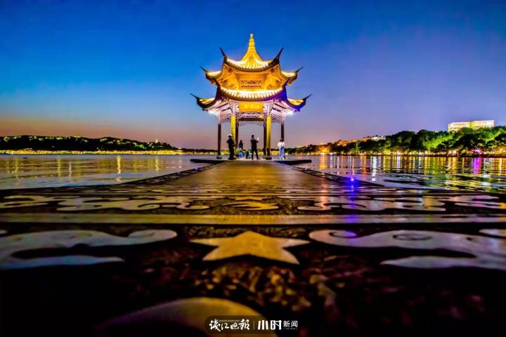 好摄|西湖边拍日落最有名的集贤亭,怎么被“包裹”起来了?