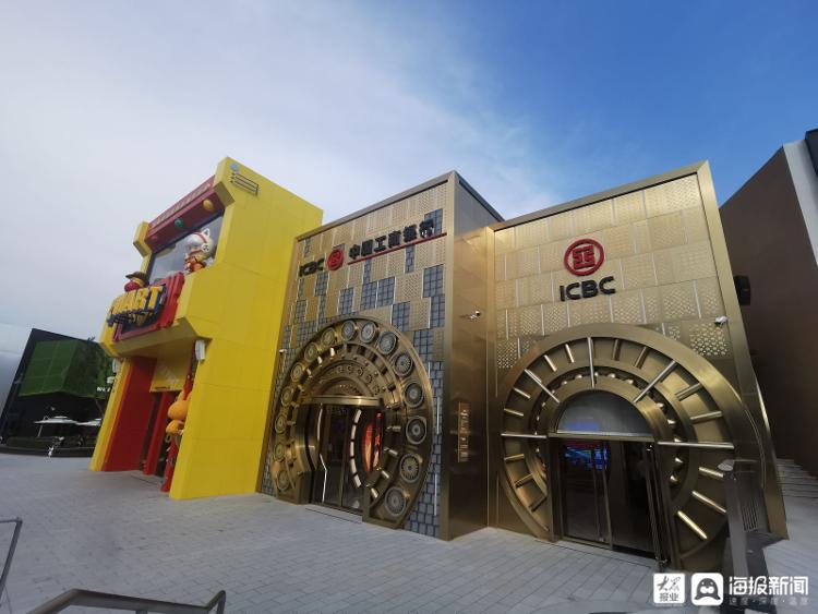 探访北京环球影城黄牛票一张2000元仍抢手 游客消费4000元买周边