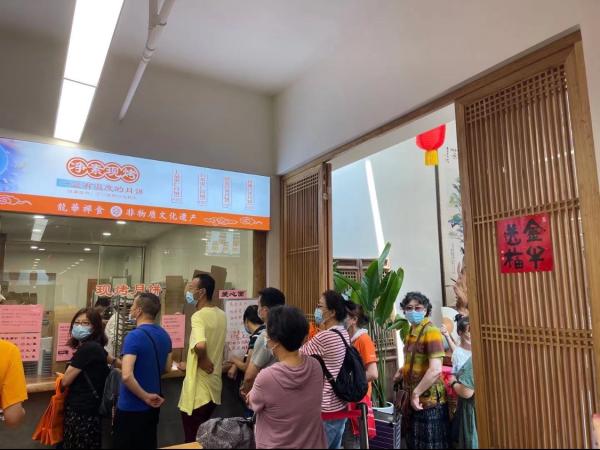 鮮肉月餅真不是煎肉包！16家上海現(xiàn)烤月餅品牌大盤點(diǎn)，口水嗒嗒滴