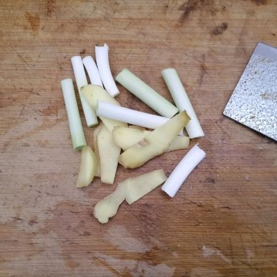 家常清炖排骨汤的做法（一学就上手的清炖排骨汤秒变大厨）