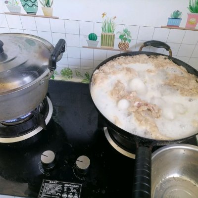 家常清炖排骨汤的做法（一学就上手的清炖排骨汤秒变大厨）