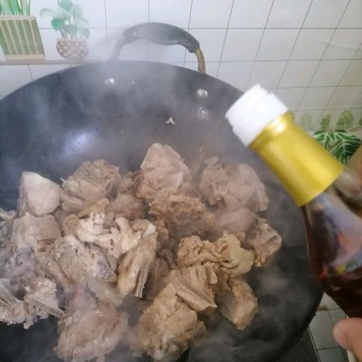 家常清炖排骨汤的做法（一学就上手的清炖排骨汤秒变大厨）