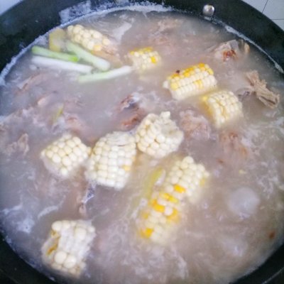 家常清炖排骨汤的做法（一学就上手的清炖排骨汤秒变大厨）