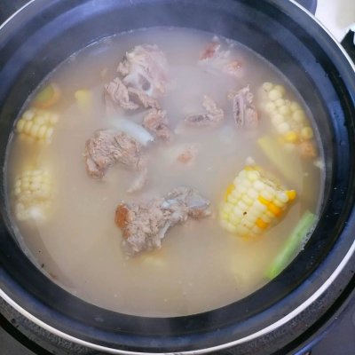 家常清炖排骨汤的做法（一学就上手的清炖排骨汤秒变大厨）