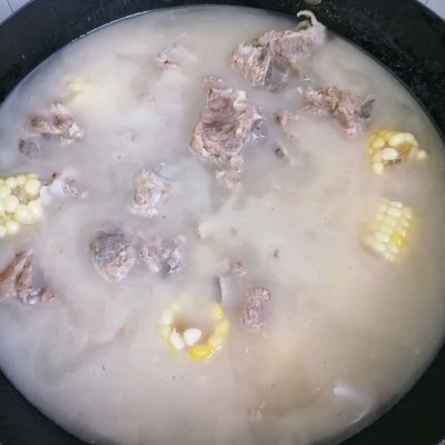家常清炖排骨汤的做法（一学就上手的清炖排骨汤秒变大厨）
