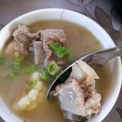 家常清炖排骨汤的做法（一学就上手的清炖排骨汤秒变大厨）
