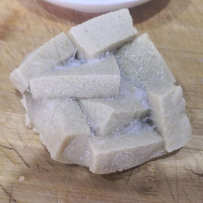酸菜炖白肉最正宗的做法（肥肉不油腻的酸菜炖白肉）