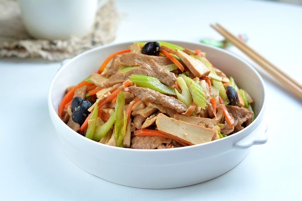 芹菜香干肉絲,芹菜香干肉絲的做法