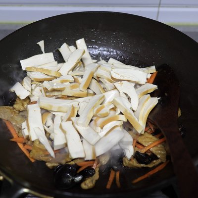 芹菜香干肉丝,芹菜香干肉丝的做法