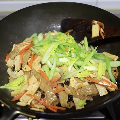 芹菜香干肉丝,芹菜香干肉丝的做法